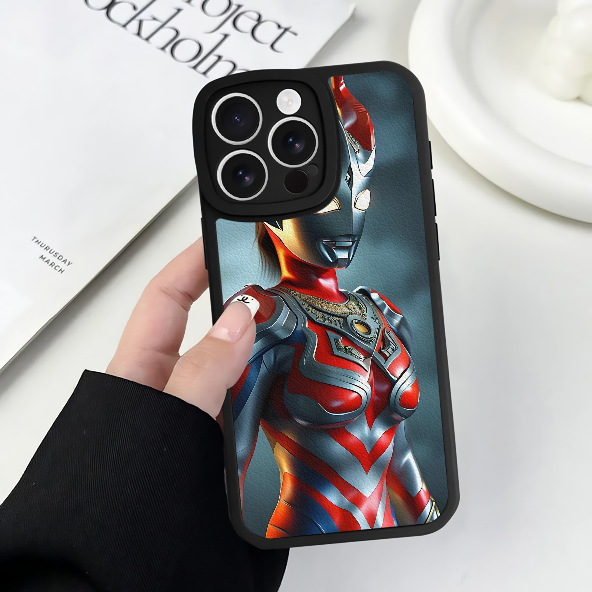 （画像用） ウルトラマン Ultraman 【iPhone 16シリーズ対応】シリコンスマホケース（レザー調） 材質：シリコン